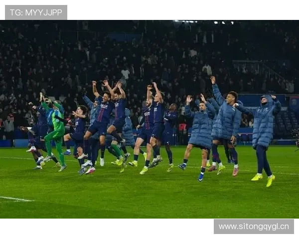 巴黎圣日耳曼更衣室矛盾加剧，战术混乱影响赛季走势