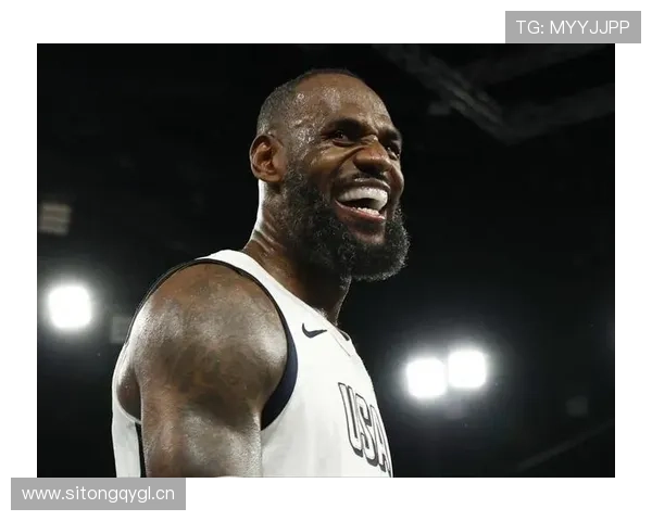 勒布朗·詹姆斯家那间私人影院，单个皮椅的价格能把我养活好几个月