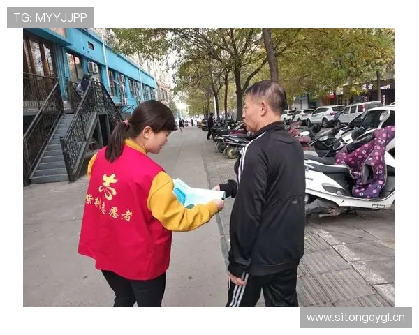 侯志慧训练室里像个冷面女神，下了街竟然拎着超市塑料袋，笑死我了